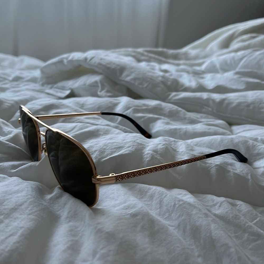 Tory Burch Aviator Sunglasses 🤩✨ used condition